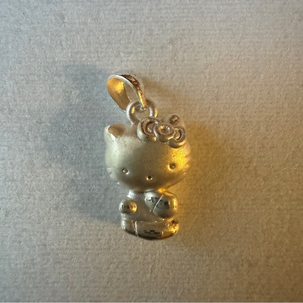 Hello Kitty Seated Sterling Silver Necklace Pendant New